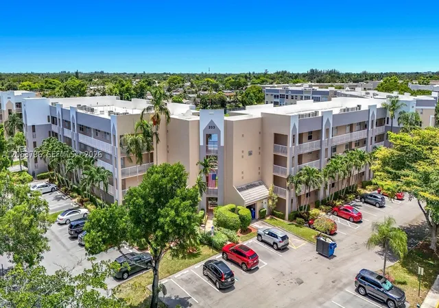 2nd image of 10208 Nw 24Th Pl, Sunrise, FL 33322