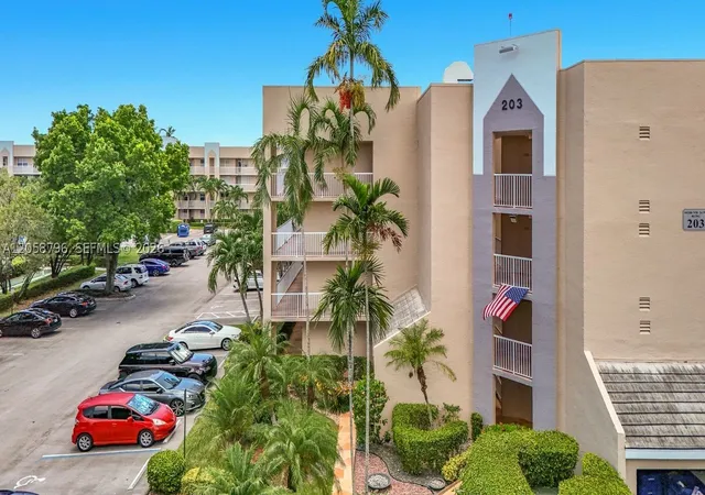 4th image of 10208 Nw 24Th Pl, Sunrise, FL 33322
