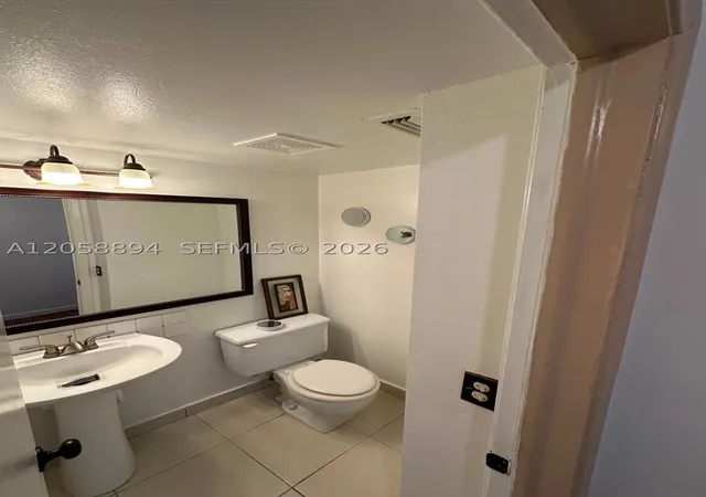 2nd image of 2571 Aragon Blvd, Sunrise, FL 33322