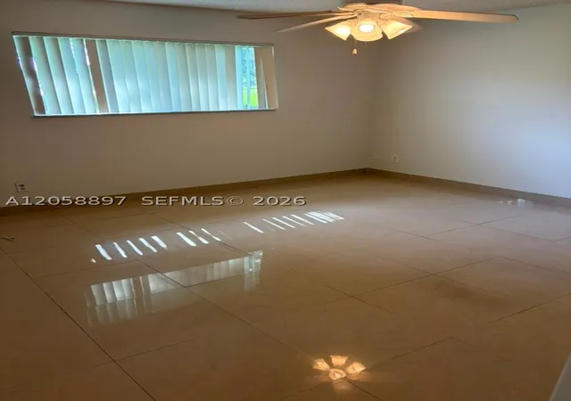 Listing Photo 4 - Condo for sale in building located at 3461 Nw 44Th St, Oakland Park, FL 33309 - Unit #102