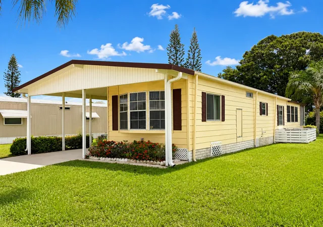 3rd image of 4 Del Sol, Port Saint Lucie, FL 34952 | MLS# B26055821