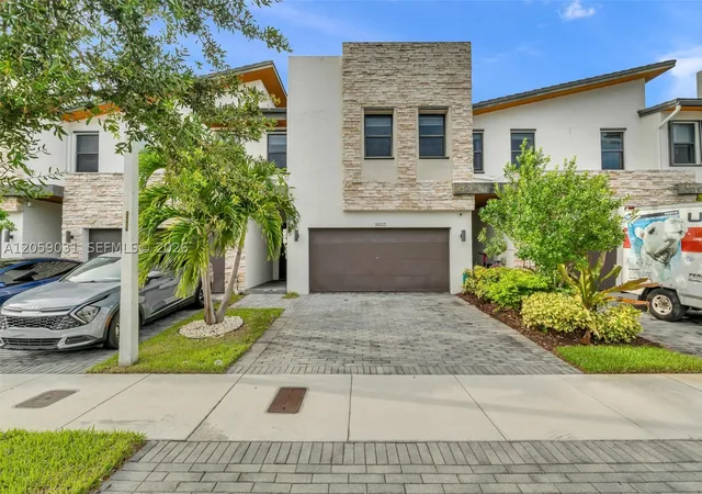 2nd image of 10533 Nw 78th Ter, Doral, FL 33178 | MLS# A12059031