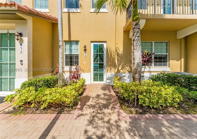 3rd image of 950 Sw 147Th Ave, Pembroke Pines, FL 33027