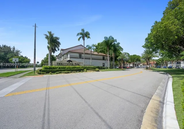 3rd image of 510 S Park Rd #23-10, Hollywood, FL 33021 | MLS# A12059071