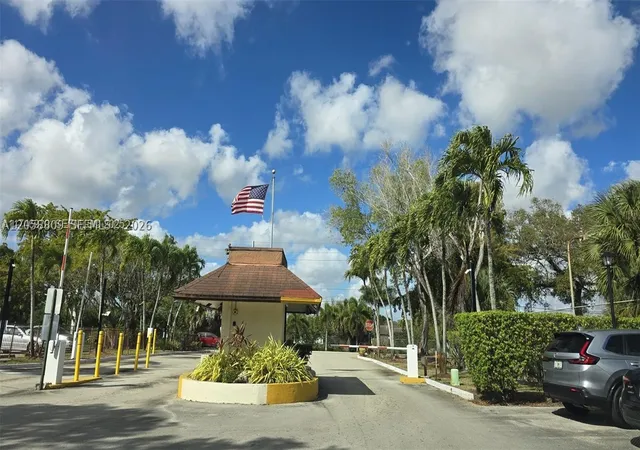 2nd image of 5530 Nw 44Th St, Lauderhill, FL 33319