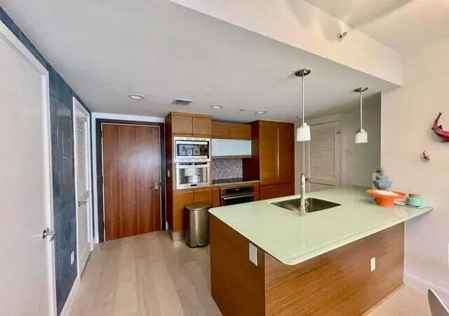 2nd image of 5875 Collins Ave #1606, Miami Beach, FL 33140 | MLS# B26055941