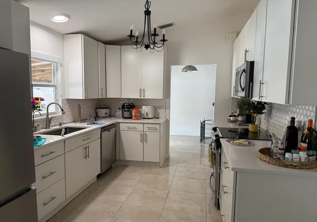 5th image of 16393 E Lancashire Dr E, Loxahatchee, FL 33470 | MLS# B26055942