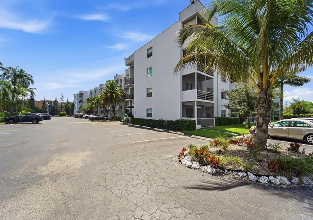 2nd image of 3000 E Sunrise Lakes Dr E #223, Sunrise, FL 33322 | MLS# B26055994