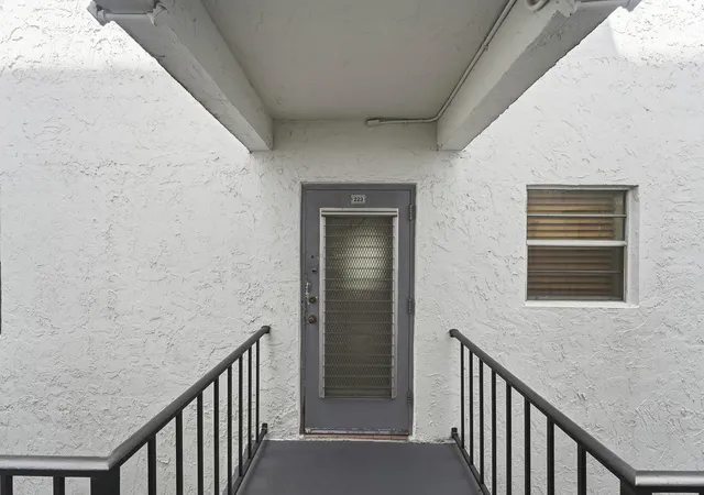 4th image of 3000 E Sunrise Lakes Dr E #223, Sunrise, FL 33322 | MLS# B26055994