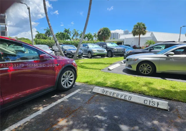 10th image of 3401 N Country Club Dr #117, Aventura, FL 33180 | MLS# A12059179