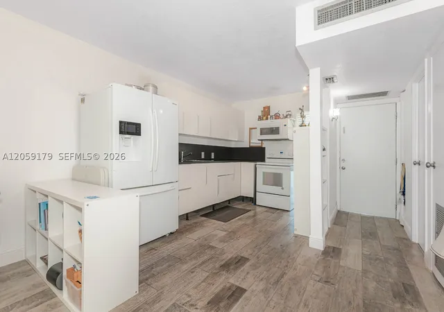 2nd image of 3401 N Country Club Dr #117, Aventura, FL 33180 | MLS# A12059179