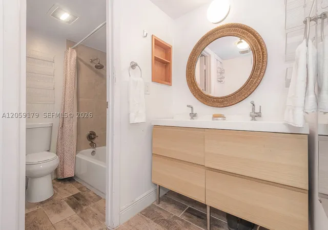 4th image of 3401 N Country Club Dr #117, Aventura, FL 33180 | MLS# A12059179