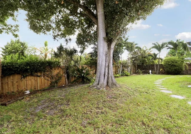 28th image of 104 Banyan Cir, Jupiter, FL 33458 | MLS# B26056030