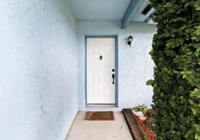 4th image of 104 Banyan Cir, Jupiter, FL 33458 | MLS# B26056030
