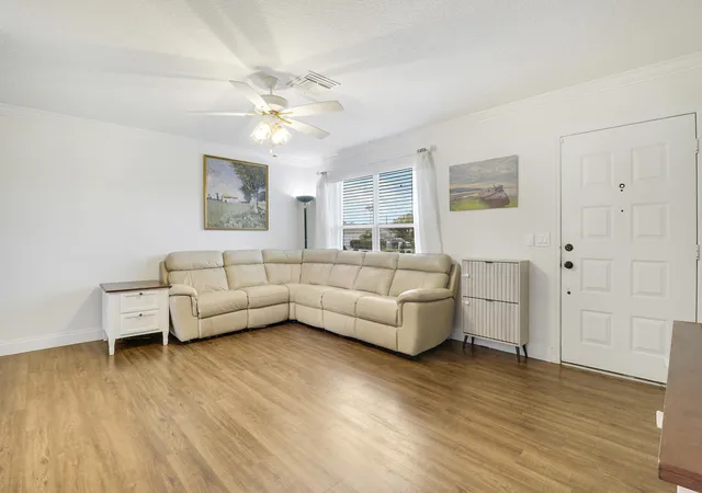 5th image of 104 Banyan Cir, Jupiter, FL 33458 | MLS# B26056030