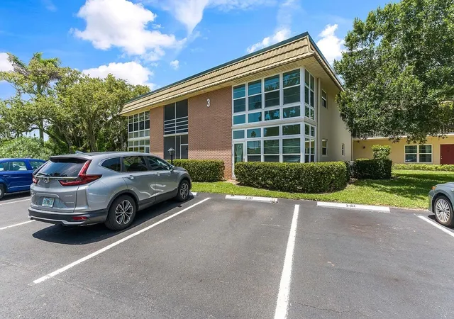 Homes for sale in Vero Beach, FL | 3 Vista Gardens Trl #106, Vero Beach, FL 32962 | MLS# B26056047