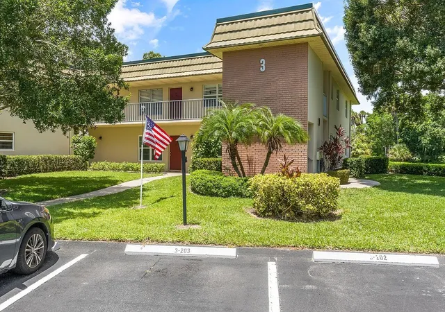 Homes for sale in Vero Beach, FL | 3 Vista Gardens Trl #106, Vero Beach, FL 32962 | MLS# B26056047
