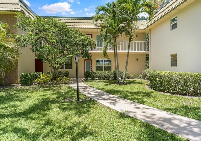 Homes for sale in Vero Beach, FL | 3 Vista Gardens Trl #106, Vero Beach, FL 32962 | MLS# B26056047