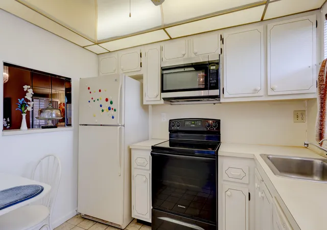 3rd image of 9400 Sunrise Lakes Blvd #303, Sunrise, FL 33322 | MLS# B26056079