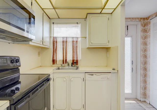4th image of 9400 Sunrise Lakes Blvd #303, Sunrise, FL 33322 | MLS# B26056079