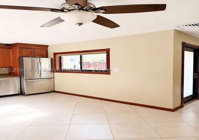 Photo 3 of Townhouse for sale at 515 5th Ct, Palm Beach Gardens, FL 33410 | MLS# A12049392 | Listing updated on 2026-08-26
