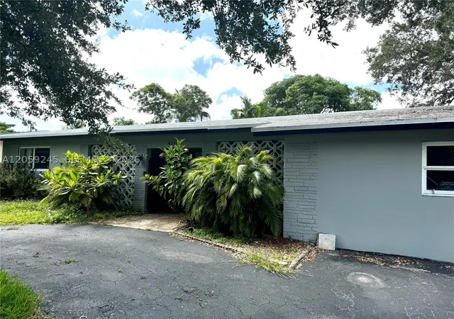 Photo 2 of Single family home for sale at 4116 Taft St, Hollywood, FL 33021 | MLS# A12059245 | Listing updated on 2026-10-05