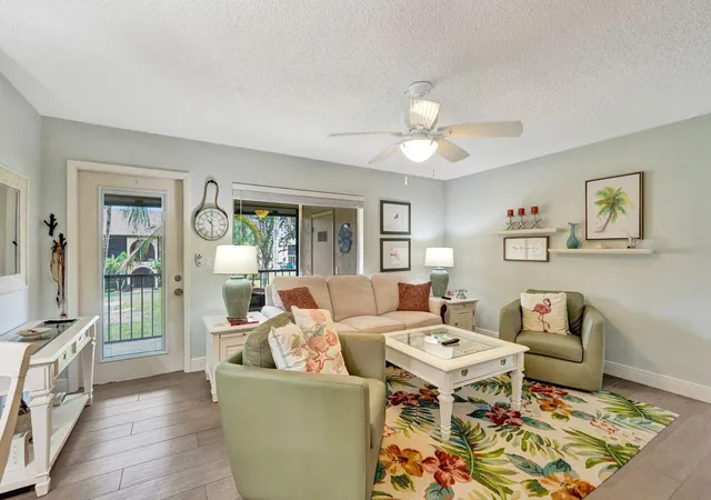 5th image of 429 Pine Glen Ln #C-2, Greenacres, FL 33463 | MLS# B26056135
