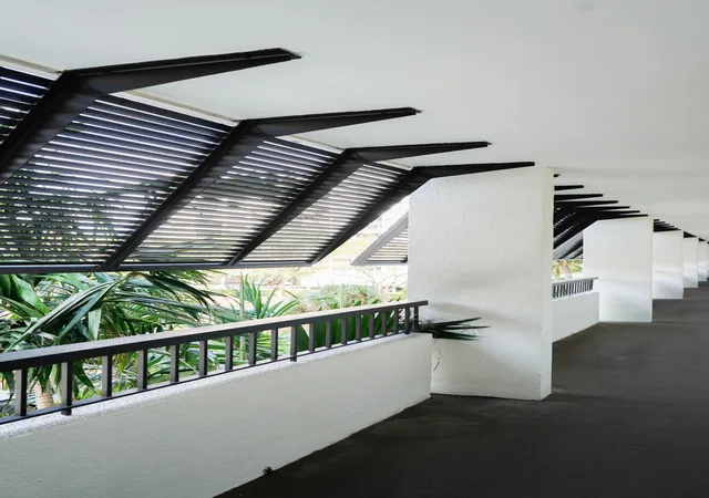 2nd image of 356 Golfview Rd, North Palm Beach, FL 33408