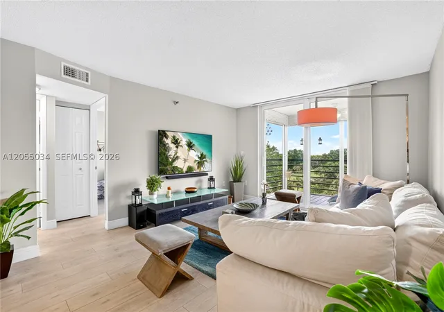 Photo 3 of Condo for sale at 900 Saint Charles Pl #621, Pembroke Pines, FL 33026 | MLS# A12055034 | Listing updated on 2026-10-06