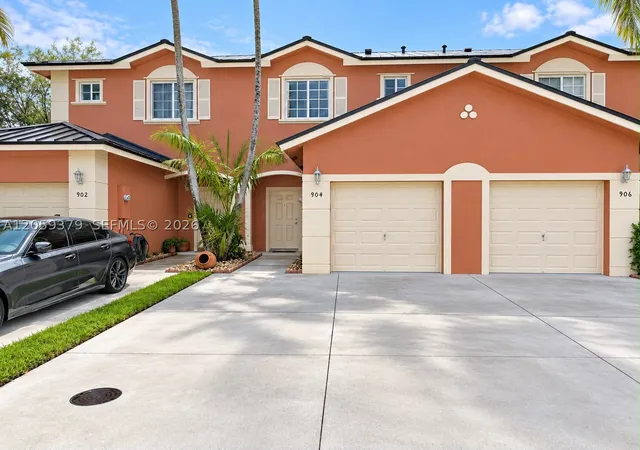 Townhouse for sale at 904 Nw 100Th Ave, Pembroke Pines, FL 33024 | MLS# A12059379