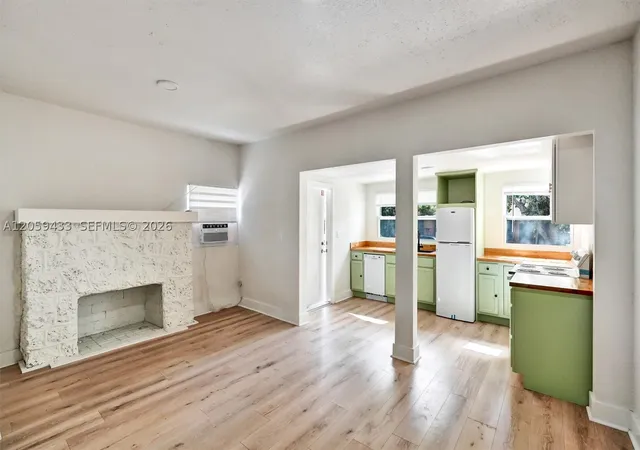 244 SW 14th Ave