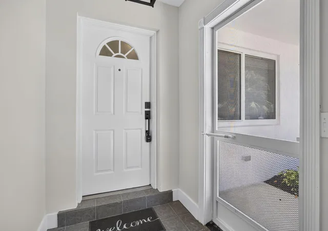 4th image of 514 Riverside Dr, Palm Beach Gardens, FL 33410 | MLS# B26056247