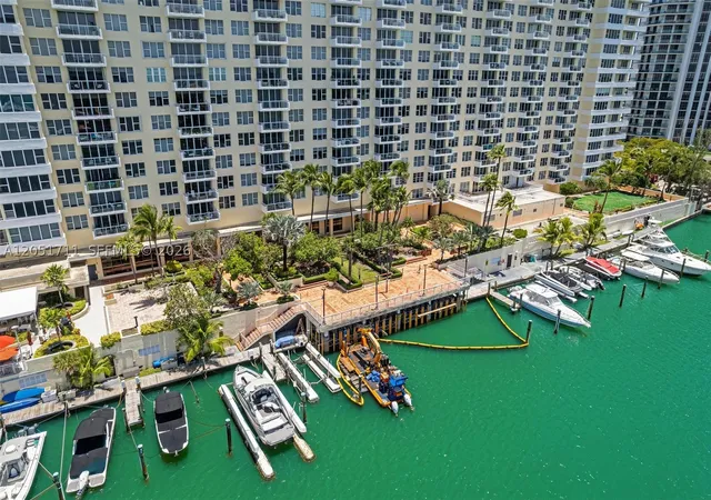 47th image of 5600 Collins Ave #7J, Miami Beach, FL 33140 | MLS# A12051711