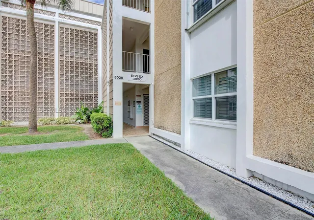 Photo 3 of Condo for sale at 3020 Ne 16th Ave #306, Oakland Park, FL 33334 | MLS# A12058197 | Listing updated on 2026-07-30