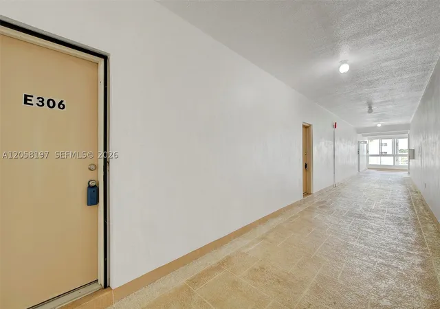 Listing Photo 4 - Condo for sale in building located at 3020 Ne 16Th Ave, Oakland Park, FL 33334 - Unit #306