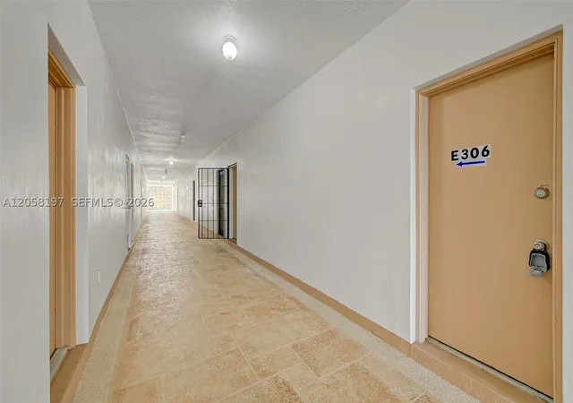 Listing Photo 5 - Condo for sale in building located at 3020 Ne 16Th Ave, Oakland Park, FL 33334 - Unit #306