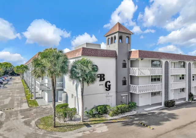 2nd image of 400 Se 10th Street #303, Deerfield Beach, FL 33441 | MLS# A12059499