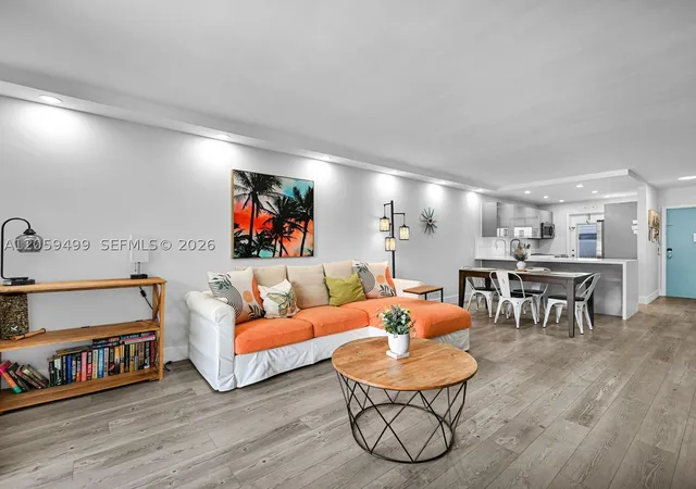 5th image of 400 Se 10Th Street #303, Deerfield Beach, FL 33441 | MLS# A12059499