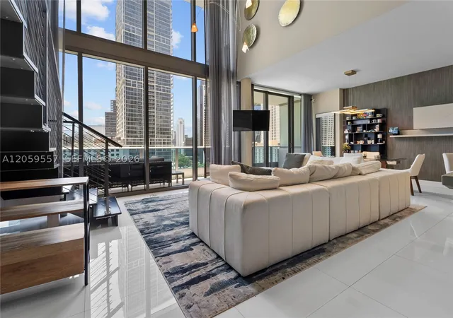 3rd image of 200 Biscayne Boulevard Way #1407, Miami, FL 33131 | MLS# A12059557
