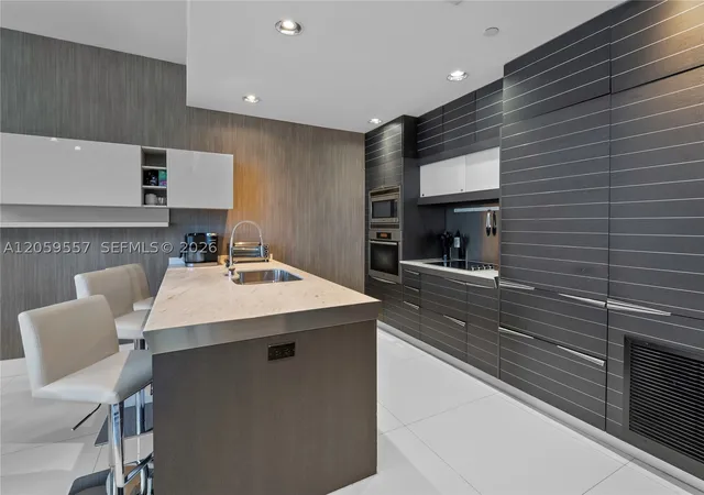 4th image of 200 Biscayne Boulevard Way #1407, Miami, FL 33131 | MLS# A12059557