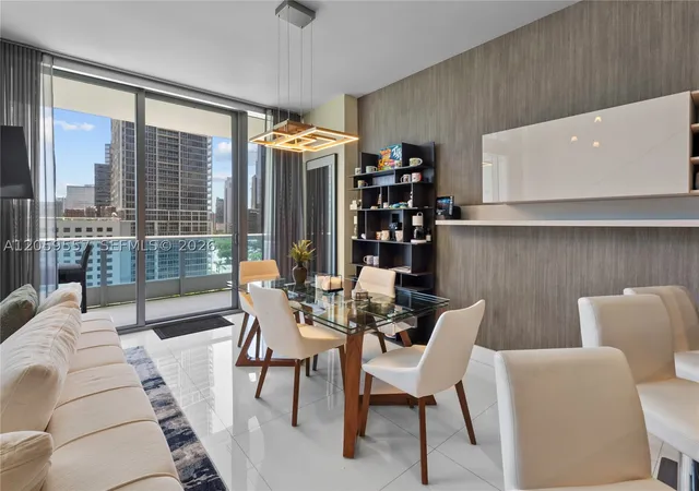 5th image of 200 Biscayne Boulevard Way #1407, Miami, FL 33131 | MLS# A12059557