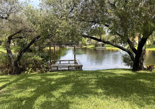 2nd image of 818 SW 9th St Cir, Boca Raton, FL 33486