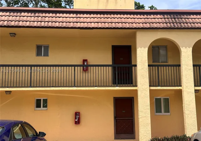 2nd image of 818 Sw 9th Street Cir #203, Boca Raton, FL 33486 | MLS# A12059636