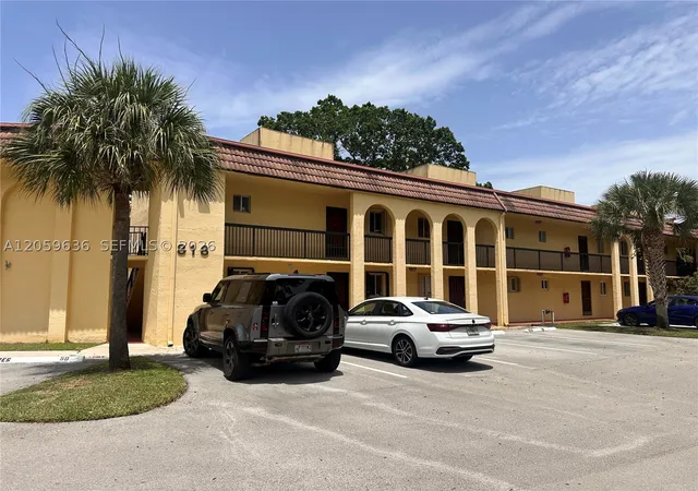 4th image of 818 SW 9th St Cir, Boca Raton, FL 33486