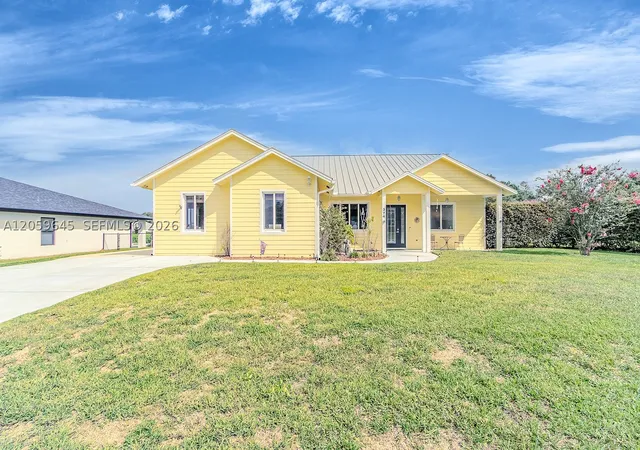 1st image of 374 Parker St Ne, Lake Placid, FL 33852 | MLS# A12059645