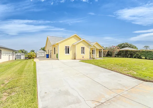 2nd image of 374 Parker St Ne, Lake Placid, FL 33852 | MLS# A12059645