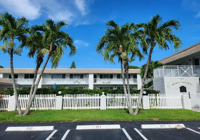 1st image of 1001 Ne 8Th Ave, Delray Beach, FL 33483