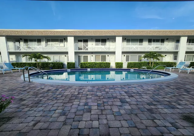 2nd image of 1001 Ne 8Th Ave, Delray Beach, FL 33483