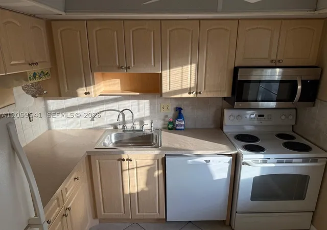 20th image of 7797 Golf Cir Dr #102, Margate, FL 33063 | MLS# A12059541