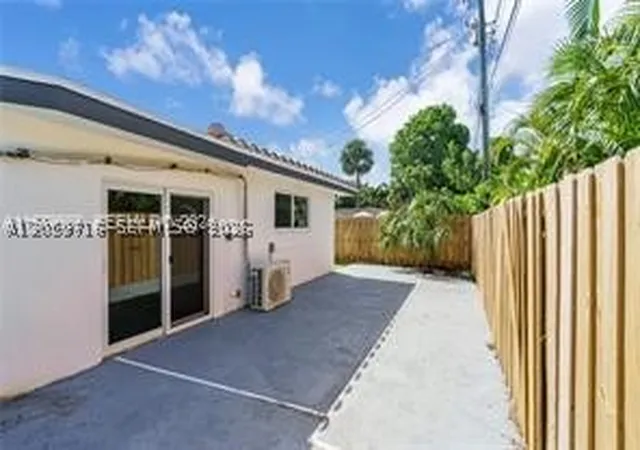 4th image of 2185 Imperial Point Dr, Fort Lauderdale, FL 33308 | MLS# A12059716